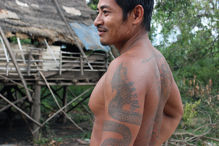 護身の入れ墨 The Magical Tattoos Of Cambodia カンボジア フォトさんぽ カンボジア旅行 観光 お土産等の総合情報サイト Nyonyum ニョニュム